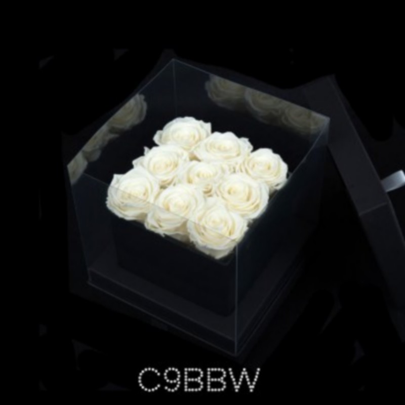 cube noir 9 roses blanches boite noire